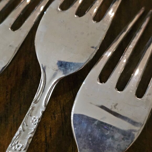 4 Williams Rogers Enchanted Rose Fork 7.75" floral embossed maximalism 1995 - Picture 8 of 13